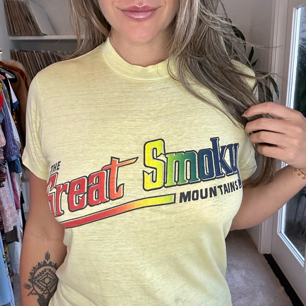 Vintage 70s Tshirt Smokey Mountains Yellow Tee Short Sleeve Medium